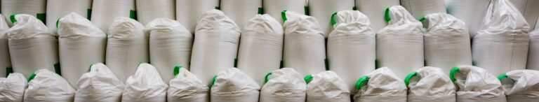 Viele Big Bags nebeneinander