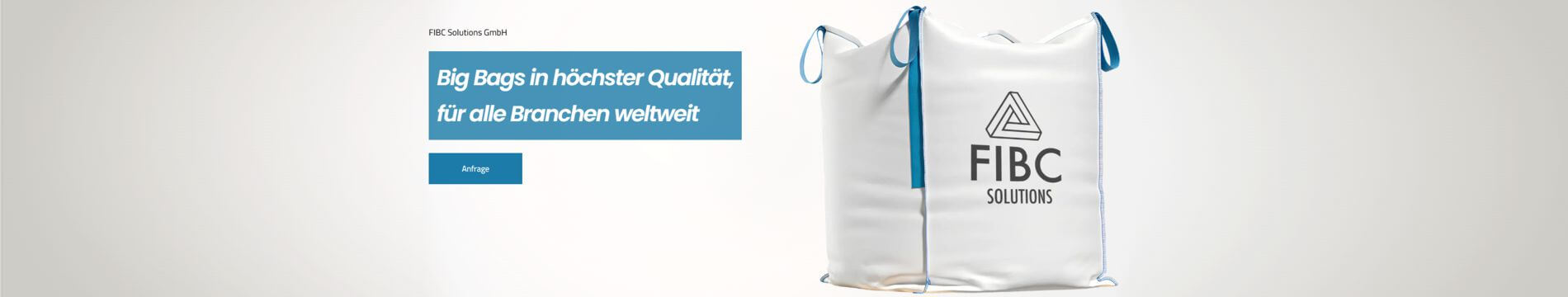 Bedruckte Big Bags mit Logo und Produktinfos auf Paletten im Außenlager.